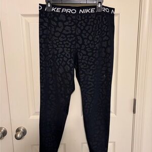 Nike Pro Women’s Leopard Tights Leggings